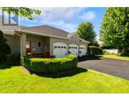 136 BETHUNE CRESCENT - 39