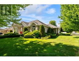 136 BETHUNE CRESCENT - 4