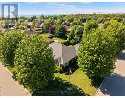 136 BETHUNE CRESCENT - 43