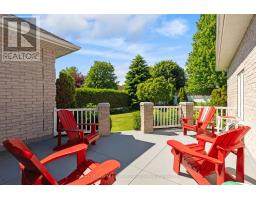 136 BETHUNE CRESCENT - 44