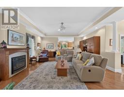 136 BETHUNE CRESCENT - 8