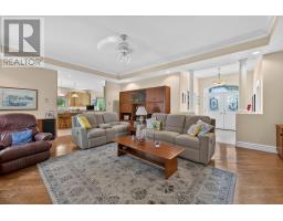 136 BETHUNE CRESCENT - 9