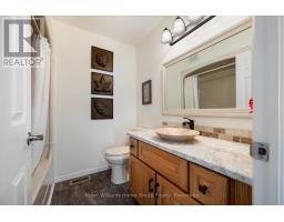 550 MAPLE AVENUE N - 23