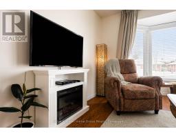 550 MAPLE AVENUE N - 9