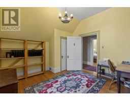 131 HURON STREET - 32