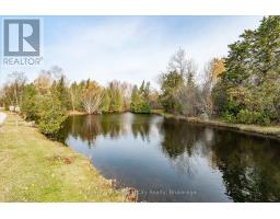 10 SPRUCE AVENUE - 35