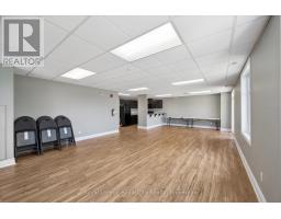 113 - 2 COLONIAL DRIVE - 31