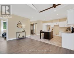4400 518 HIGHWAY EAST - 23