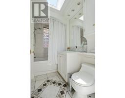 35 GLADSTONE AVENUE - 19