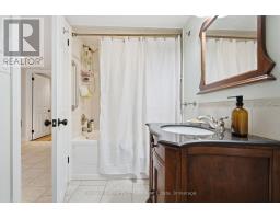 35 GLADSTONE AVENUE - 21