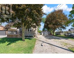 555 RAGLAN STREET - 2