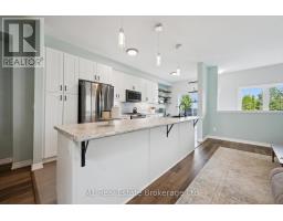 43 COURTNEY STREET - 10