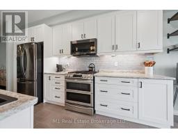43 COURTNEY STREET - 12