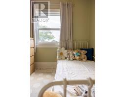 115 LONDON STREET N - 14