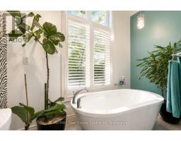 1 - 39 KAY CRESCENT - 16