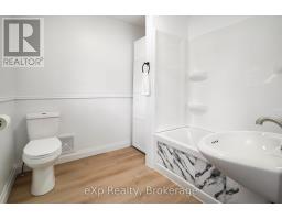 84 VICTORIA BOULEVARD - 16