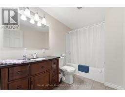 62 VICTORIA BOULEVARD - 35