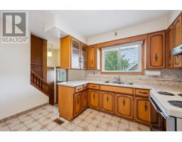 10 KARA LEE COURT - 18