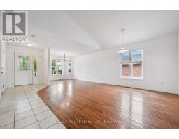 4 HAYWARD CRESCENT - 22