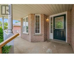 4 HAYWARD CRESCENT - 3