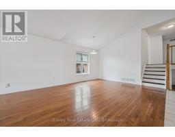 4 HAYWARD CRESCENT - 4