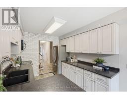 8 PICKWICK PLACE - 13
