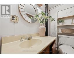 8 PICKWICK PLACE - 34