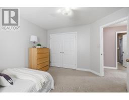 31 VINIFERA DRIVE - 31