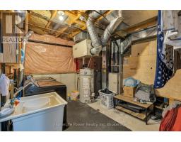 35 BORLAND DRIVE - 34