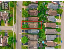 148 CLAIRFIELDS DRIVE W - 6