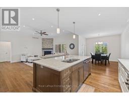429 MCCULLOUGH CRESCENT - 10