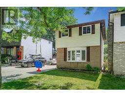 85 UPTON CRESCENT - 2