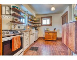 34 WELLINGTON STREET - 12