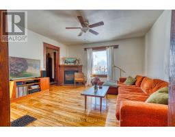 34 WELLINGTON STREET - 9