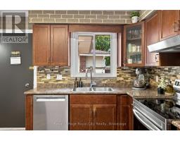 27 CAREY CRESCENT - 10