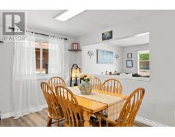 27 CAREY CRESCENT - 12