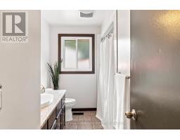 27 CAREY CRESCENT - 19