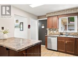 27 CAREY CRESCENT - 9