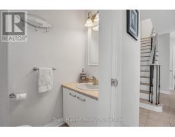 15 WHITE BOULEVARD - 12