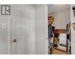 15 WHITE BOULEVARD - 16