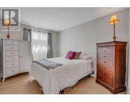 15 WHITE BOULEVARD - 18