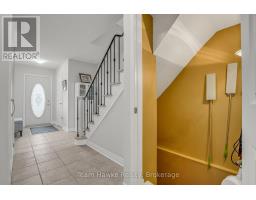 15 WHITE BOULEVARD - 21