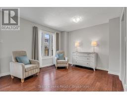 15 WHITE BOULEVARD - 8