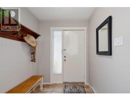 214 - 214 ESCARPMENT CRESCENT - 2