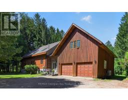 19 KINGFISHER CRESCENT - 1