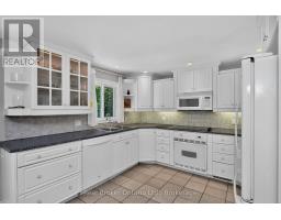 2141 CHAMPLAIN ROAD - 7