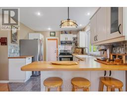 32 HOLLY TRAIL - 19