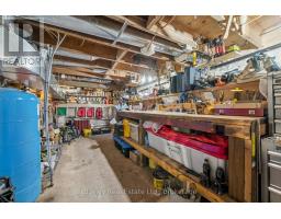 32 HOLLY TRAIL - 34
