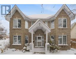 750 MCPHERSON CRESCENT - 2