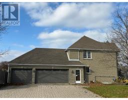 750 MCPHERSON CRESCENT - 4